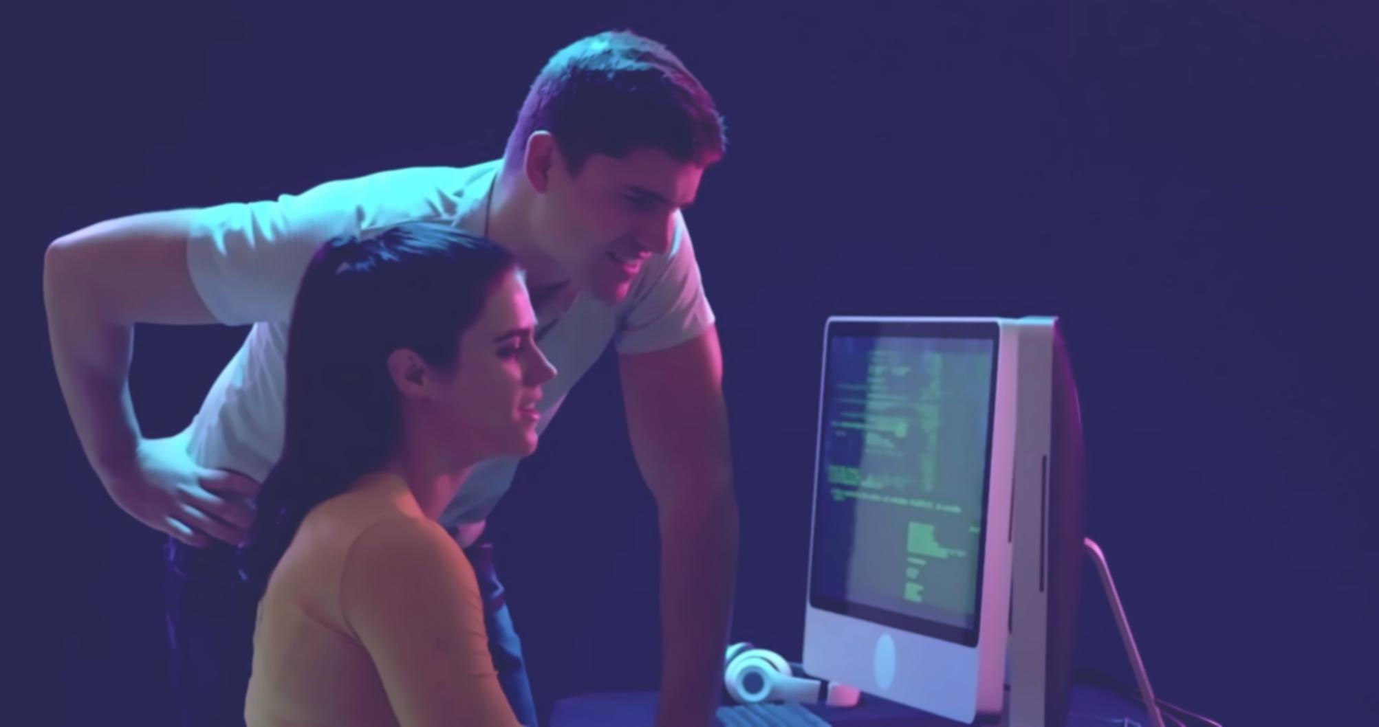Espacio de trabajo colaborativo en Iymnex donde estudiantes y profesionales trabajan en proyectos de testing de videojuegos